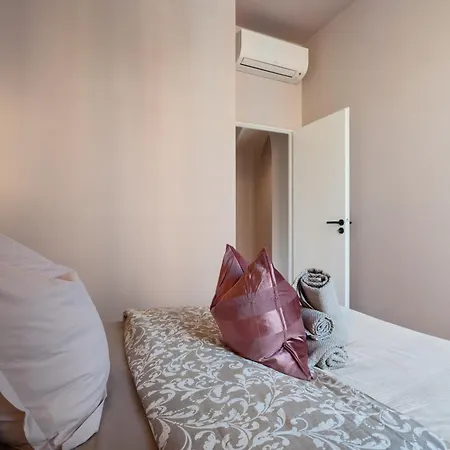 Apartment Renting - 8bonaparte - Architect Loft Luxury 4 Bedrooms View Place Du Pin *